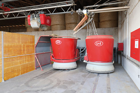 Lely Center Mantova, Vector, Nodari